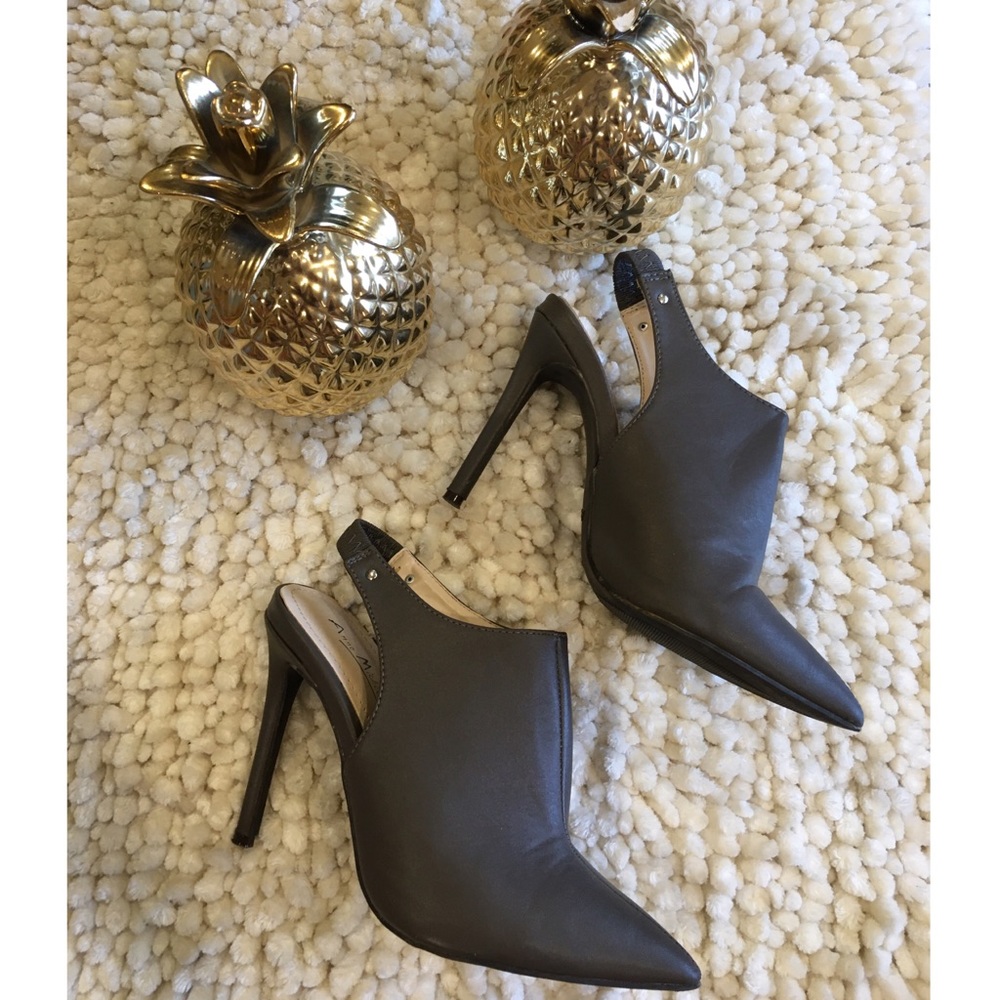 Anne Michelle - Pointed Booties